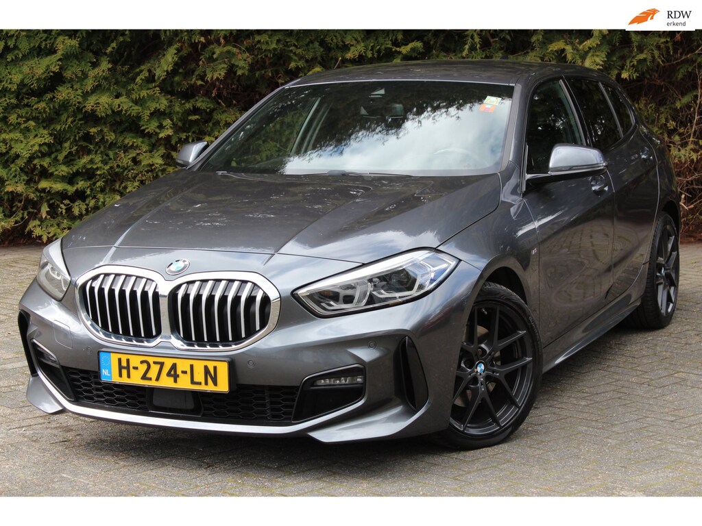 BMW 1-Serie 118d High Executive M 150PK Automaat | M-sportpakket | HUD | Carplay | Stoelverwarming | Navigatie | Parkeercamera