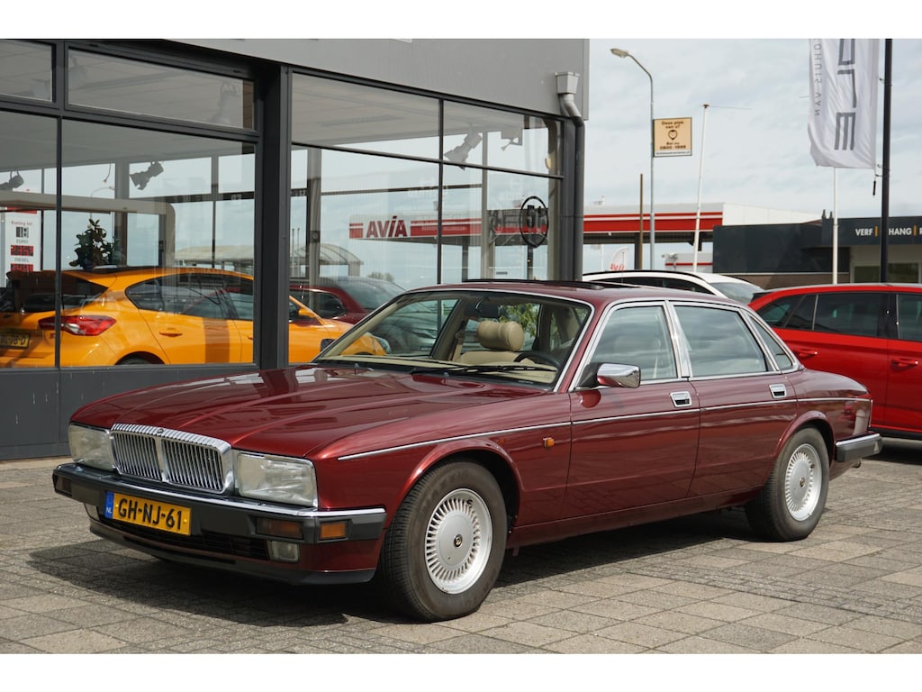 Daimler Double Six 6.0 V12 XJ81 Nederlandse auto