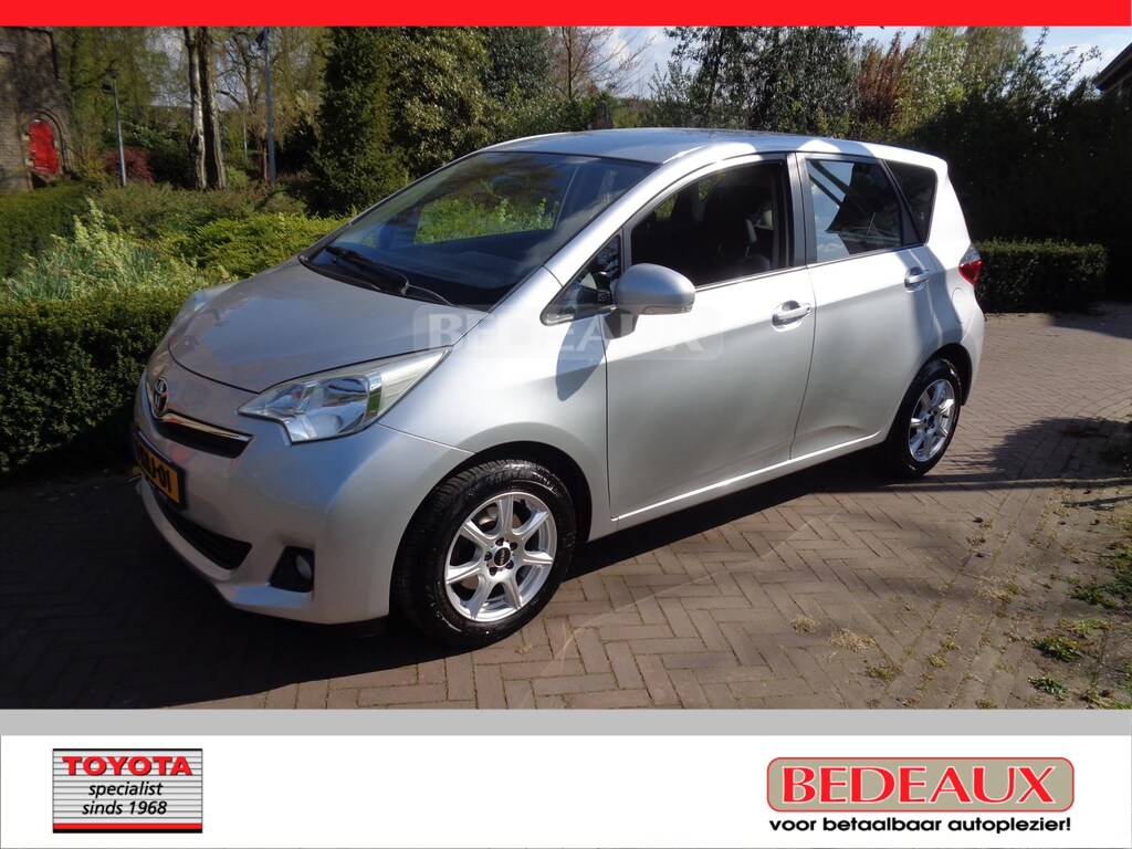 Toyota Verso-S 1.3 VVT-i 99pk CVT Aspiration, rijklaarprijs met 12 maanden Bovag garantie.