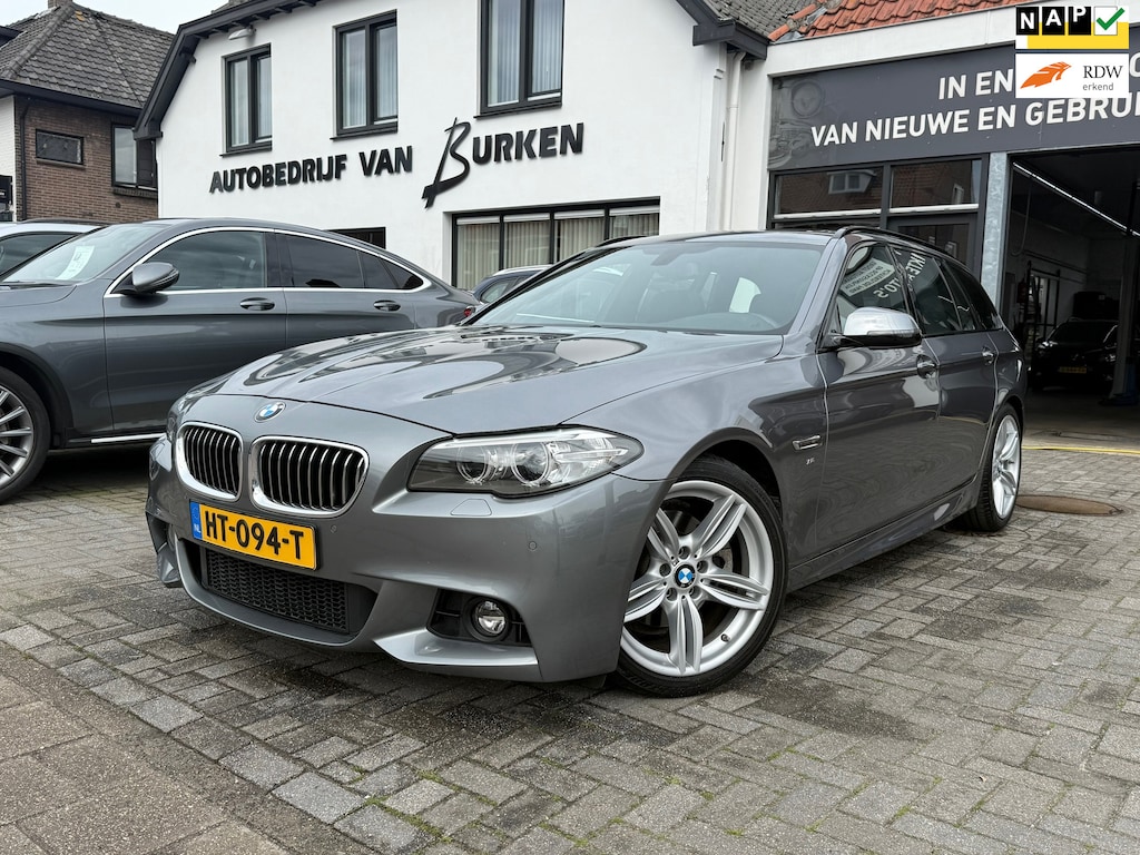 BMW 5-Serie Touring 520i High Executive,Panoramadak,Stoelverwarming,Navigatie,19 Inch L.M. Velgen