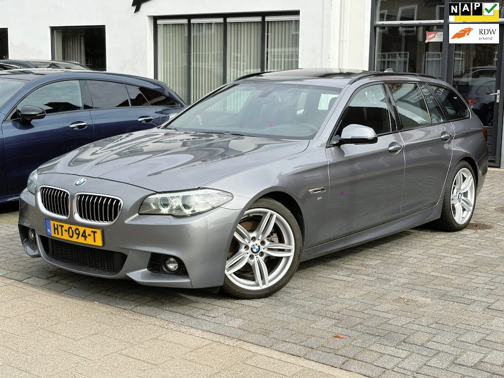 BMW 5-Serie Touring 520i High Executive,Panoramadak,Stoelverwarming,Navigatie,19 Inch L.M. Velgen