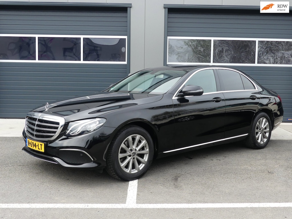 Mercedes-Benz E-klasse 200 d Automaat / Navigatie / Xenon / LED / Leder / Trekhaak / Unieke Km Stand / Dealer Onderhouden