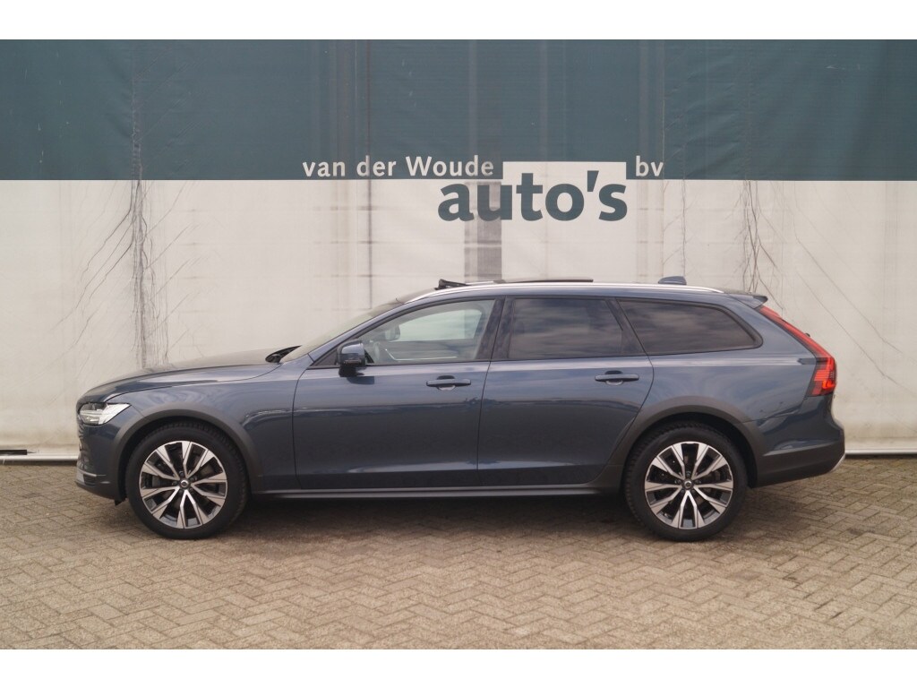 Volvo V90 Cross Country 2.0 B5 250pk AWD Pro -PANO-LEER-CAM-ECC-NAVI-