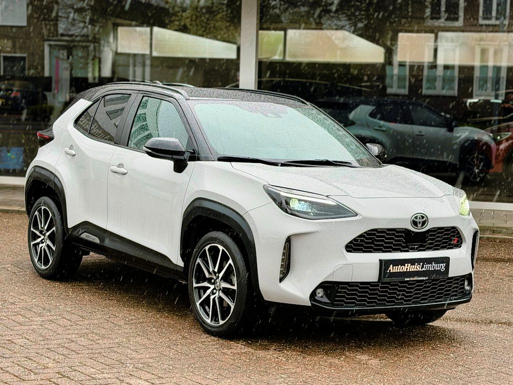 Toyota Yaris Cross 1.5 Hybrid GR Sport|Camera|HUD|Nav|CarPlay|Pano|Nieuwstaat!