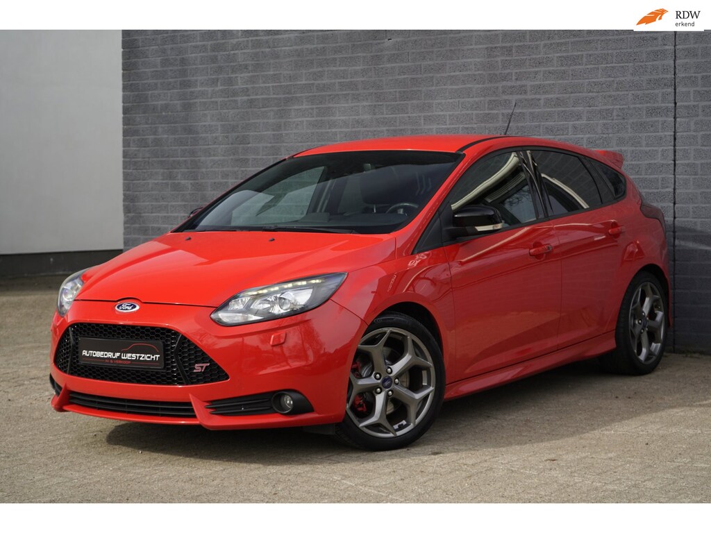 Ford Focus 2.0 ST-3 250pk Rood, Leder, Recaro, Camera