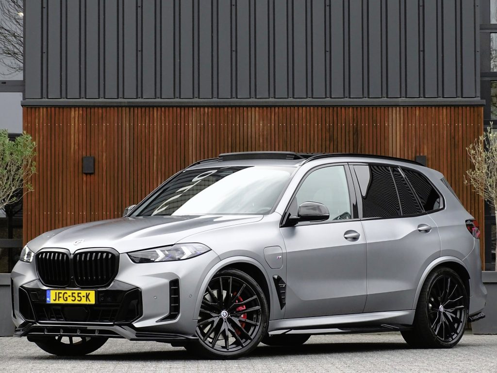 BMW X5 50e 490PK xDrive M Sport Individual / Frozen Grey / Carbon