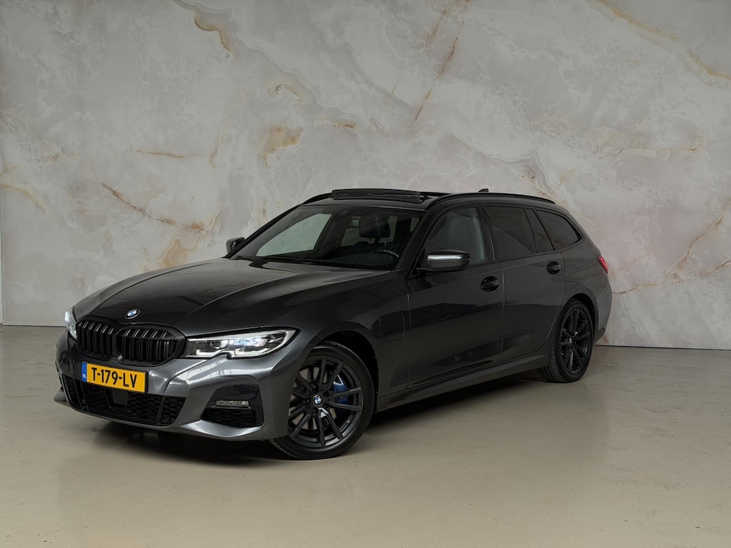 BMW 3-Serie Touring 330e M-Pakket / Pano /