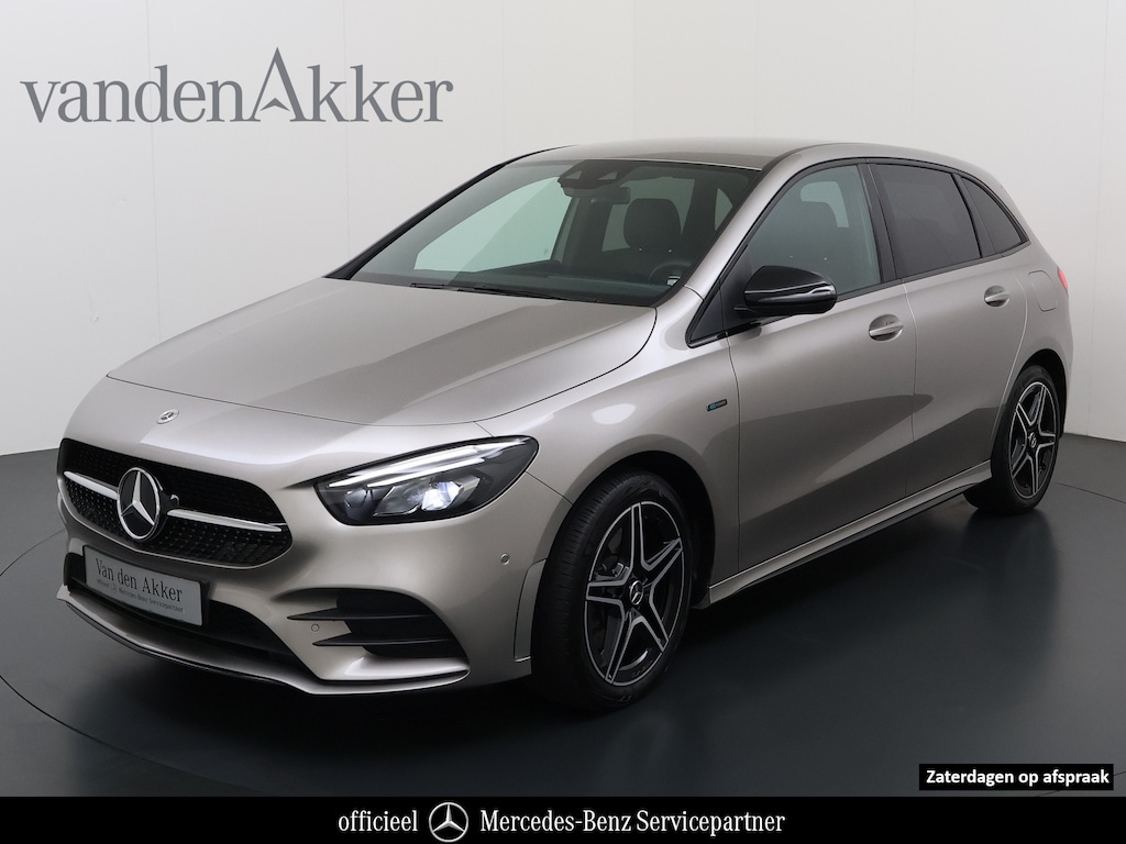 Mercedes-Benz B-klasse 250e AMG // SoH 92,3% // Trekhaak // Carplay // Camera // Sfeerverlichting // Nightpakket // LED koplampen