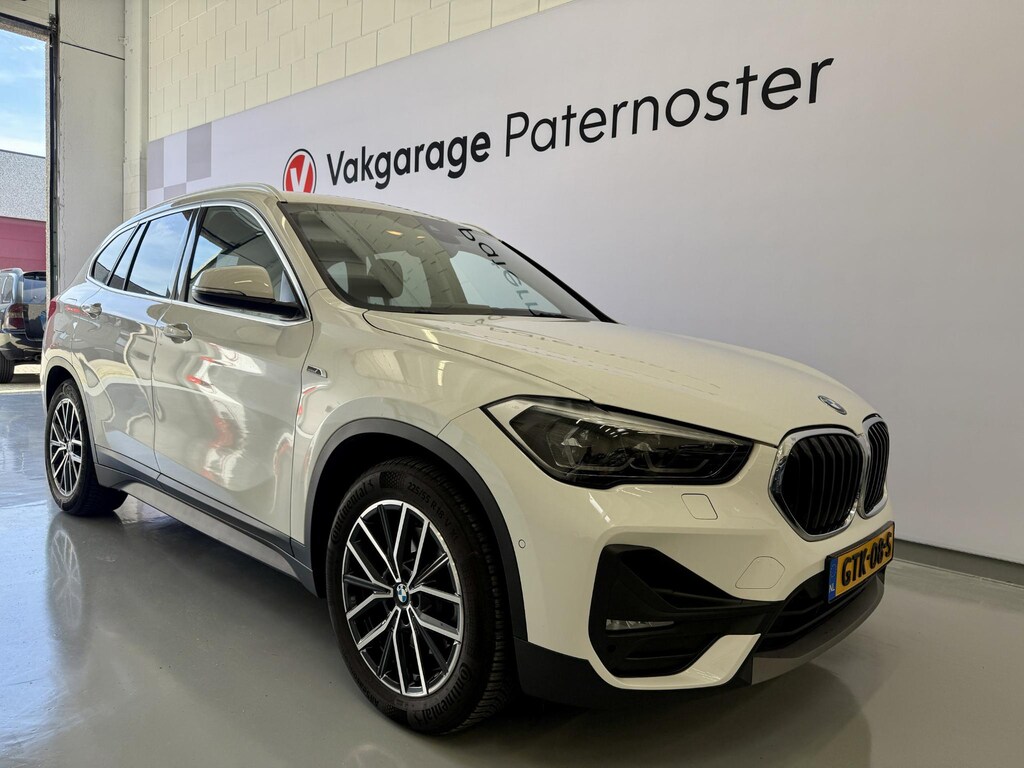 BMW X1 xDrive25e High Executive Carplay / HUD / Adaptive Cruise / Elektr achterklep