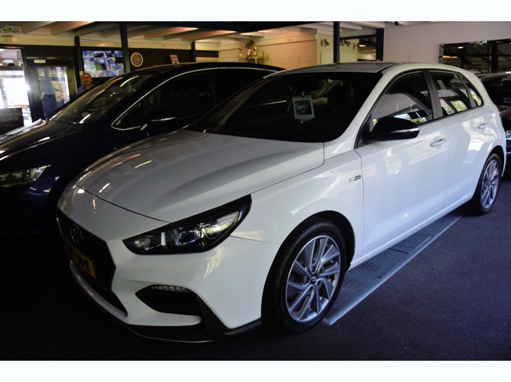 Hyundai i30 Fastback 1.0 T-GDI DRIVE, HELE NETTE AUTO VAN BJ 2019