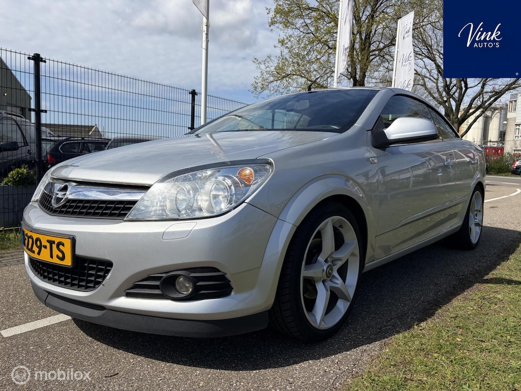 Opel Astra TwinTop 1.6 111 Edition | Leer | Hardtop Cabrio | APK Nieuw | Parkeersensoren | Stoelverwarming