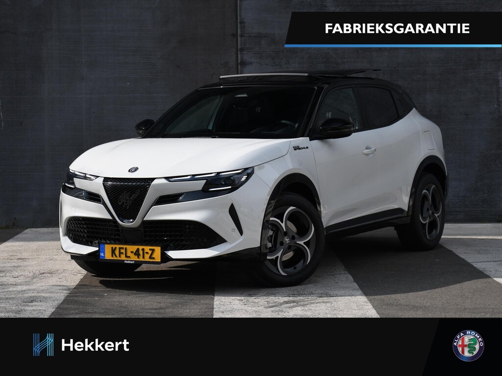 Alfa Romeo Junior Ibrida Sport Speciale 1.2 Turbo Hybrid 145pk Automaat SCHUIF-DAK | ADAPT. CC | DODE HOEK | PDC + CAM. | STOELVERW.