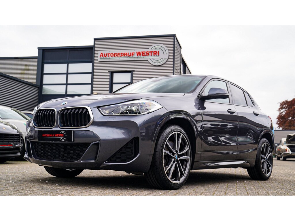 BMW X2 XDrive20i High Executive | Stoelverwarming | Panorama | Head Up Display | M Sport onderstel | M Sport pakket