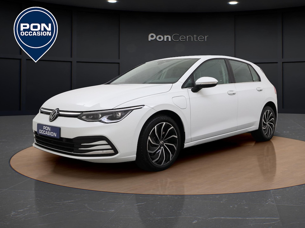Volkswagen Golf 1.4 eHybrid Style | ACC | Stuur-/Stoelverwarming | ERGO Stoel | Parkeerhulp | Carplay | 17'' |