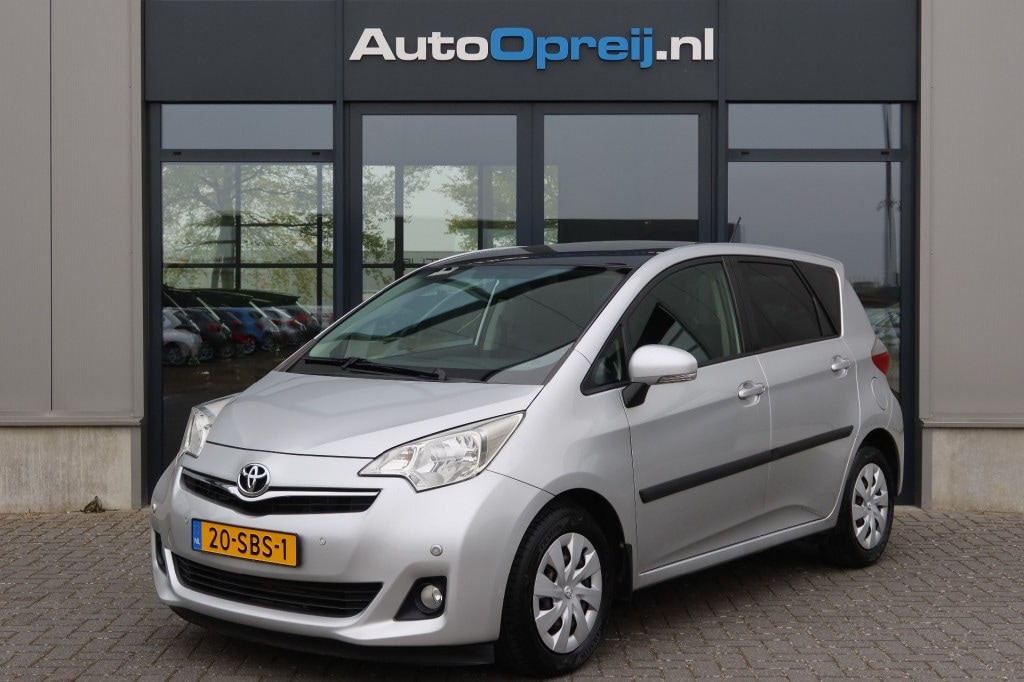 Toyota Verso-S 1.3 VVT-i Aspiration AUTOMAAT Clima, Cruise,camera, Pano dak, Trekhaak