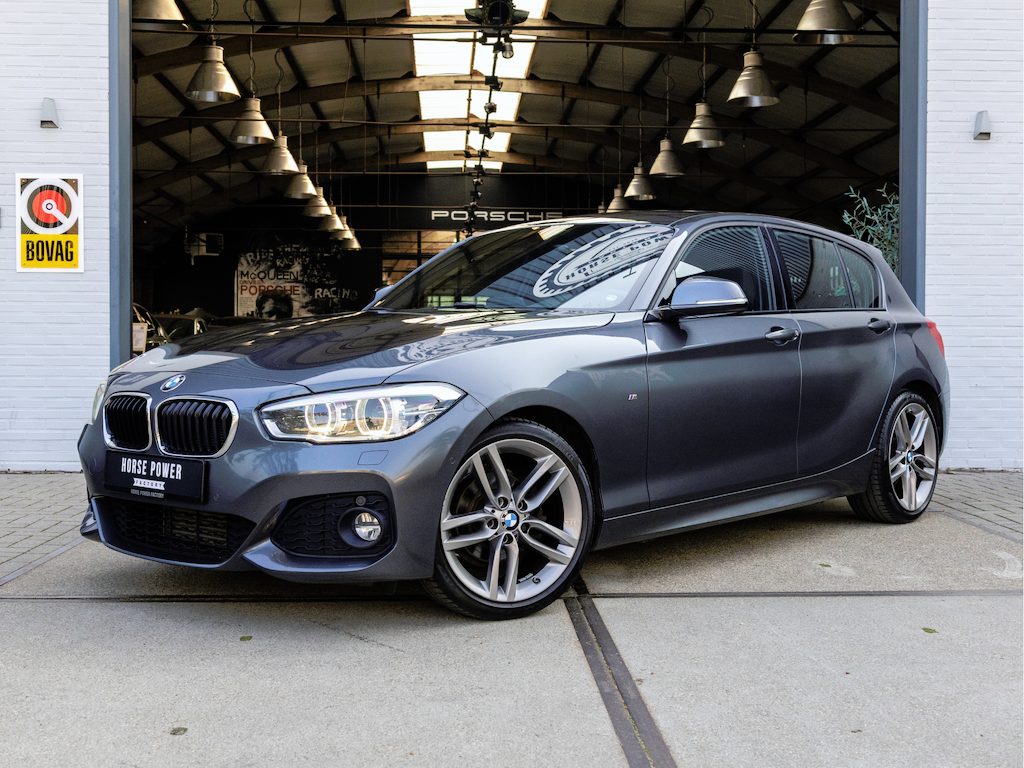BMW 1-Serie 118i Edition M Sport Shadow Executive *1ste EIG* *AUT | Leder | Keyless | Stoelverwarming | LED | Camera | Clima | Cruise | Navi*