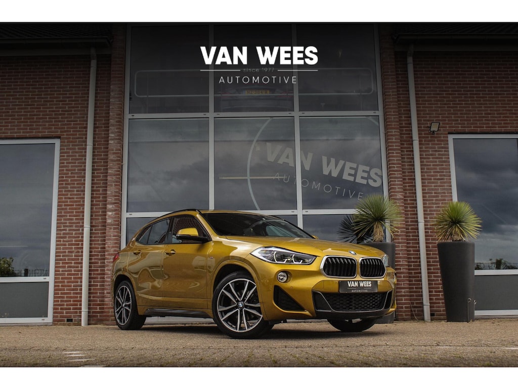 BMW X2 sDrive18i High Executive M-sport | 2e eigenaar | Driving Assistant | Panoramadak | 19 inch | Keyless entry | Head-up | Shadow line | HiFi audio | Stoelverwarming | Alcantara
