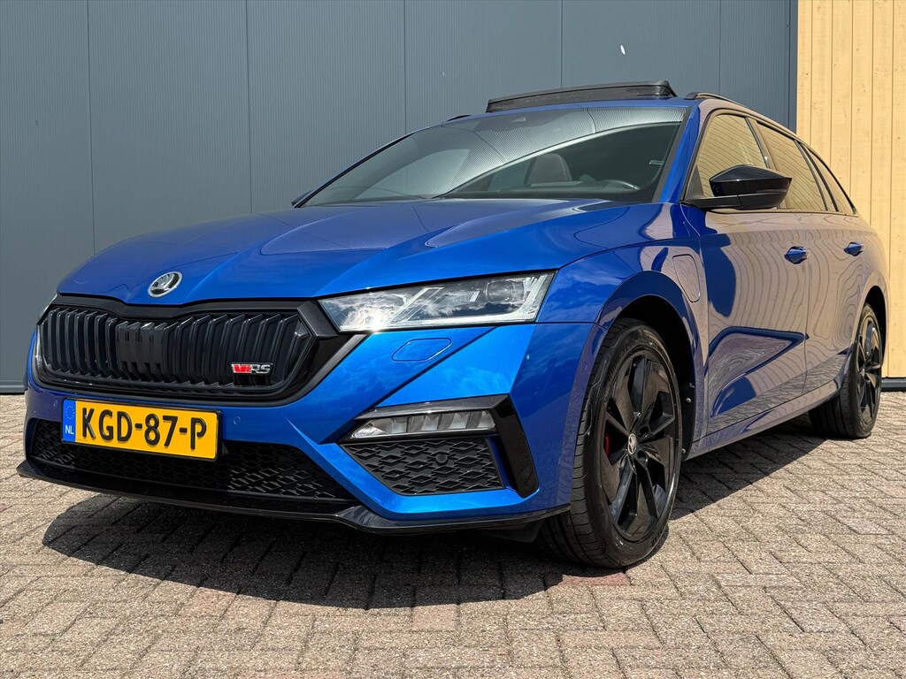Skoda Octavia Combi 1.4 TSI RS iV 245pk PHEV DSG | SOH 94% | Zomer + Winterset | Pano | ACC | HUD | BLIS | Stoel/Stuurverwarming | Camera |