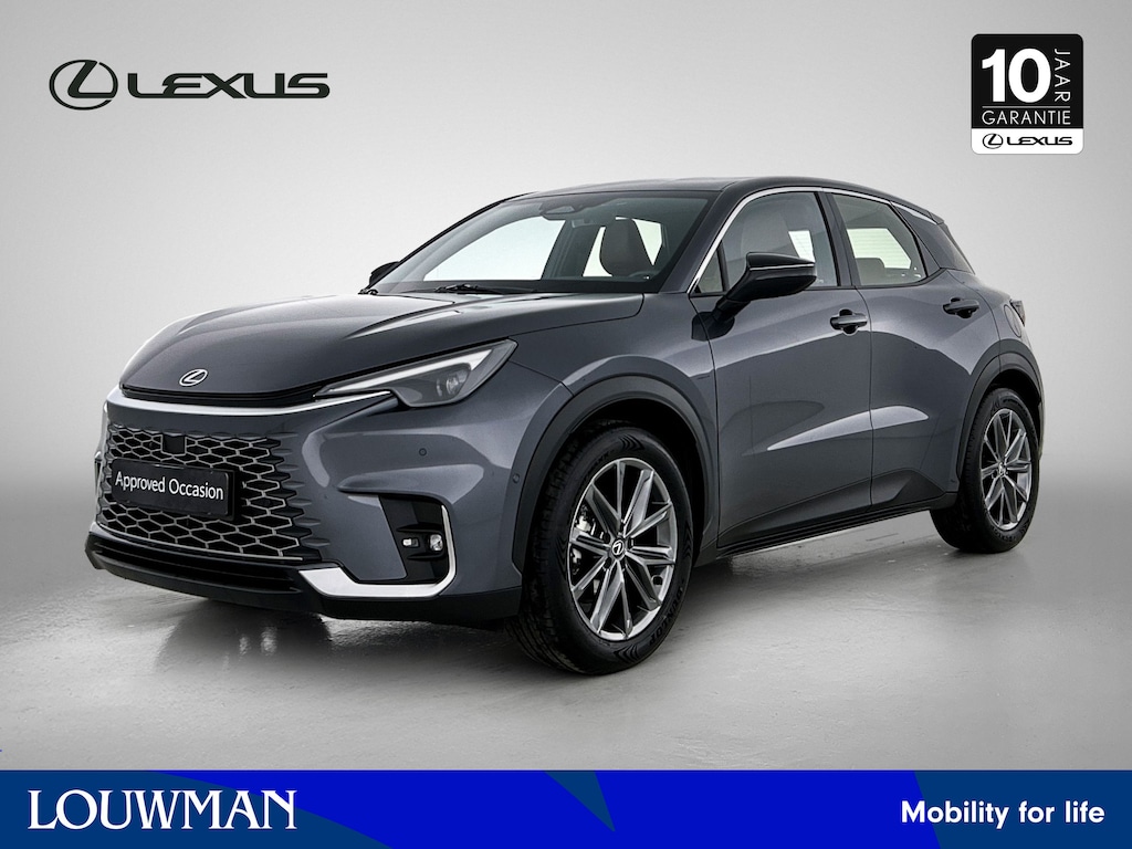 Lexus LBX Original Edition AWD | Bruin Leder | Memory Seat | Stoel+stuurverwarming | BlindSpot Monitor | Head-Up Display | 360 Camera | Parkeersensoren voor+achter met assistent | Full LED Adaptive | Elektrische achterklep