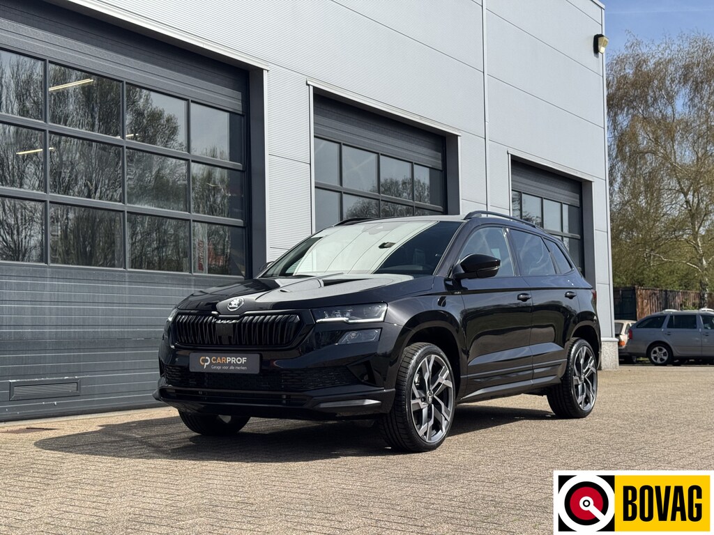 Skoda Karoq 1.5 TSI DSG ACT Sportline Business Rijklaarprijs Incl. 12 maanden BOVAG-garantie en afleveringsbeurt | PANORAMADAK | 19 INCH LICHTMETALEN VELGEN | SPORTSTOELEN | STOELVERWARMING |