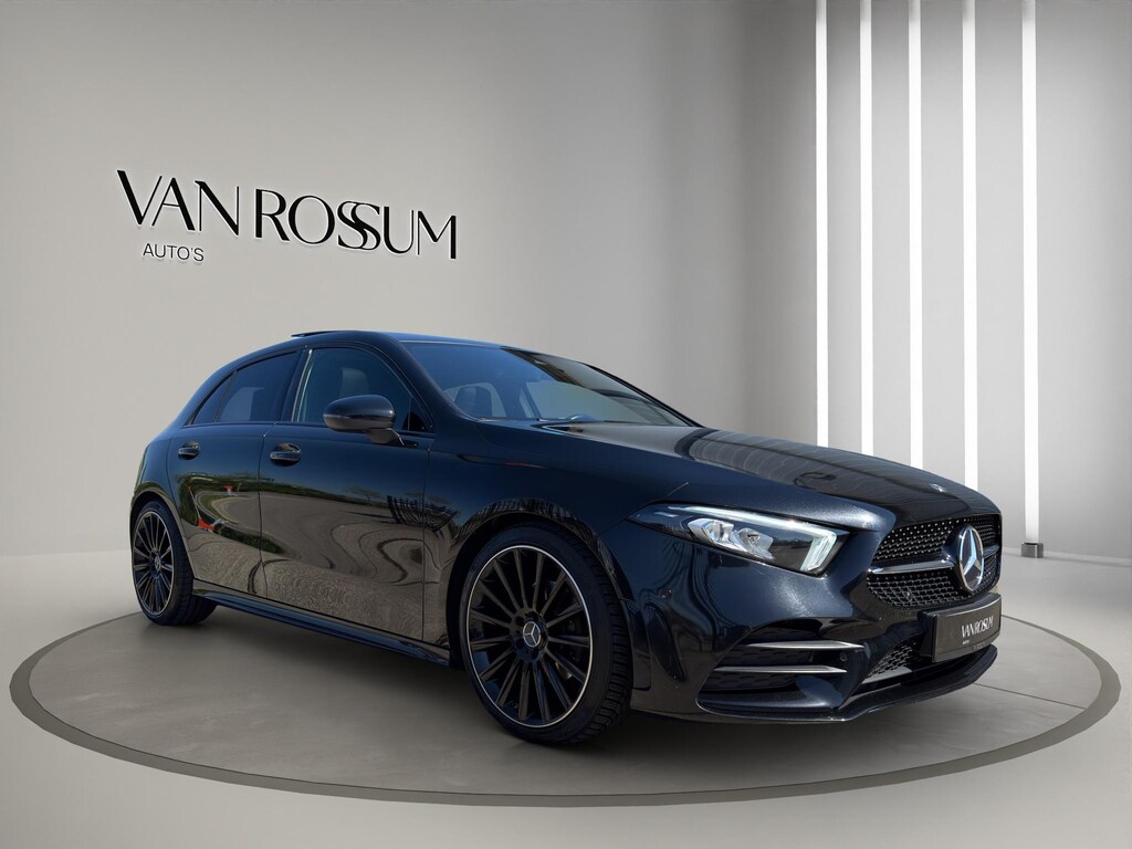 Mercedes-Benz A-klasse 180 Business Solution AMG Pano | Stoelverwarming | 19 "| Parksensors V+A | Widescreen | Led | Camera |