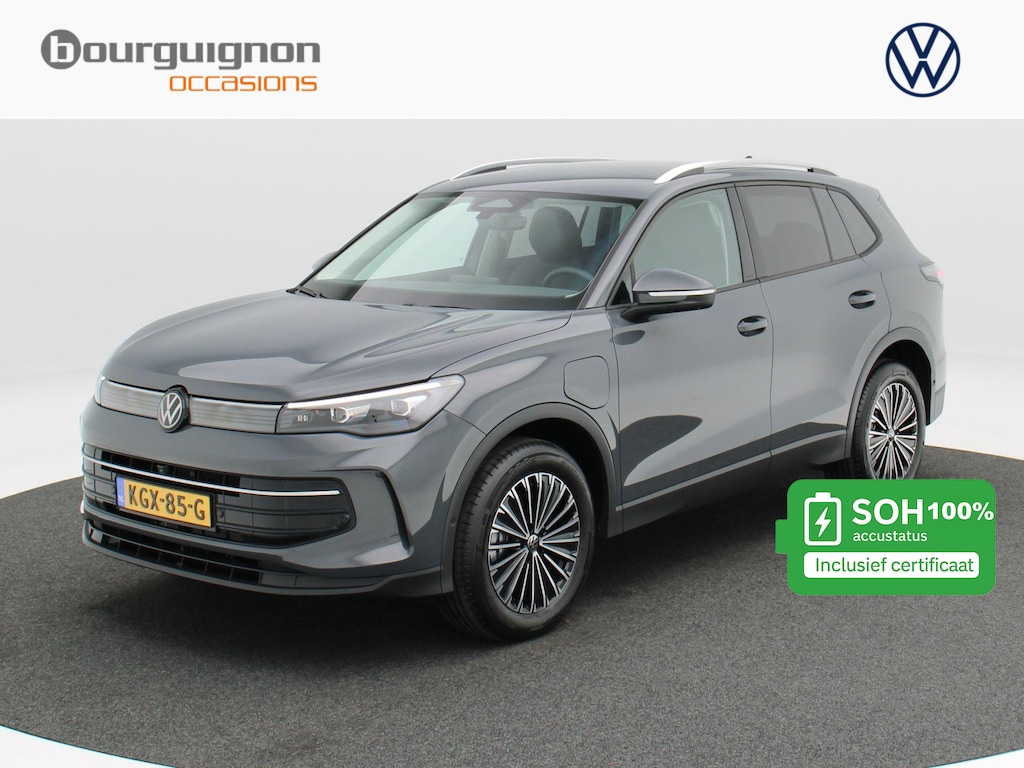 Volkswagen Tiguan 1.5 eHybrid Life 204 Pk Stoel/Stuur Verwarming | 360° Camera | Adaptive Cruise | Trekhaak | Carplay | 18 Inch | 155 Km !!