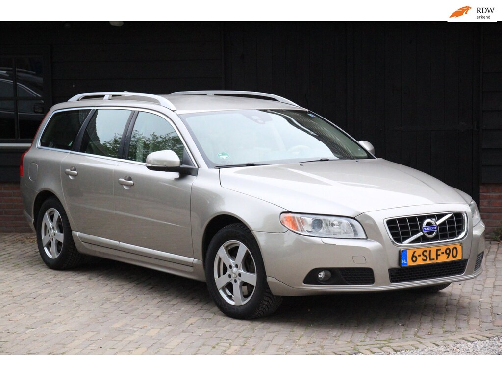 Volvo V70 2.5T Summum CNG/Xenon/Leer/Navigatie/Parkeersensor/Apk 06-2027