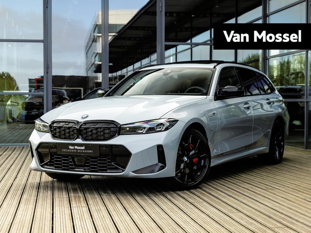 BMW 3-Serie Touring 330e | DIRECT BESCHIKBAAR | NW MODEL | M-SPORT | HARMAN KARDON | 19 INCH JET BLACK | BROOKLYN GRAU | SHADOWLINE | PANORAMA/SCHUIF-KANTELDAK | COMFORT ACCES | DRIVING ASSISTANT | ADAPTIEVE CRUISE CONTROL |