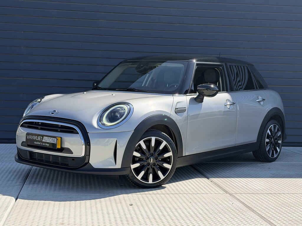 MINI Cooper Mini 1.5 136 PK Camden Plus Edition Automaat | Camera | Sport Stoelen | Keyless Entry