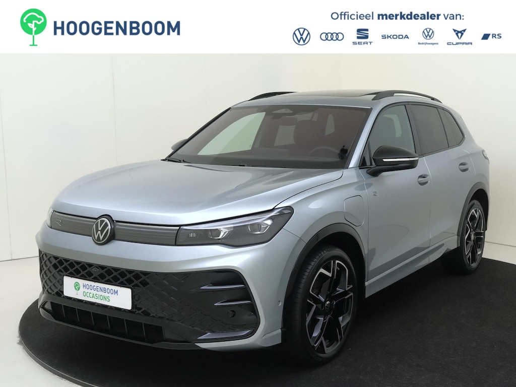 Volkswagen Tiguan 1.5 eHybrid R-Line Edition | SoH 100% |  Panoramadak | Trekhaak | Lederen bekleding 'Varenna' |  Head-up display | Harman/Kardon audio | Black style | 360 camera |