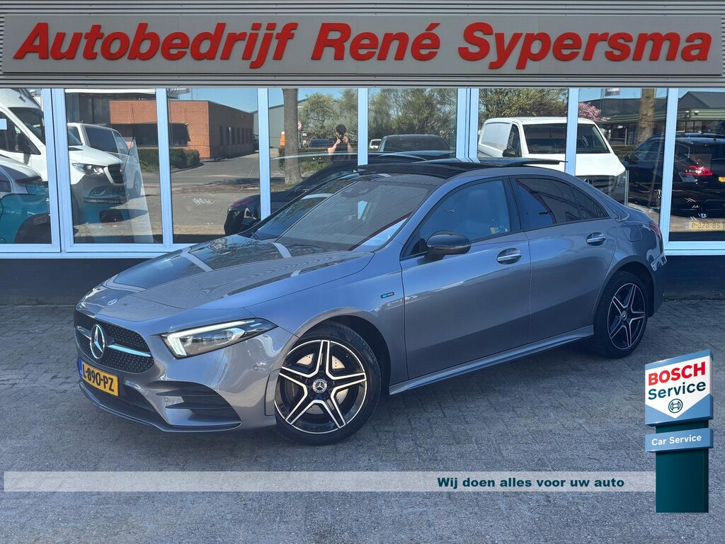 Mercedes-Benz A-klasse 250 e Business Solution AMG Limited | Pano | Sfeerverlichting | Memory Stoelen | Traffic Camera