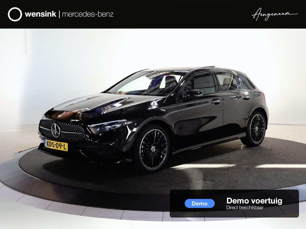 Mercedes-Benz A-klasse 250e Business Solution AMG | Trekhaak | Panoramaschuifdak | Stoelverwarming | Achteruitrijcamera | MULTIBEAM LED | 19"inch AMG velgen |