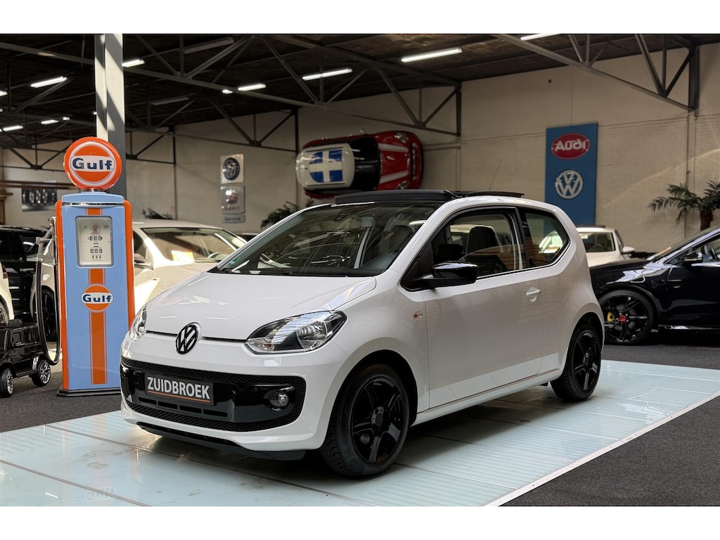 Volkswagen Up! 1.0 High up! 91DKM | Pano | LEER | Airco | Cruise