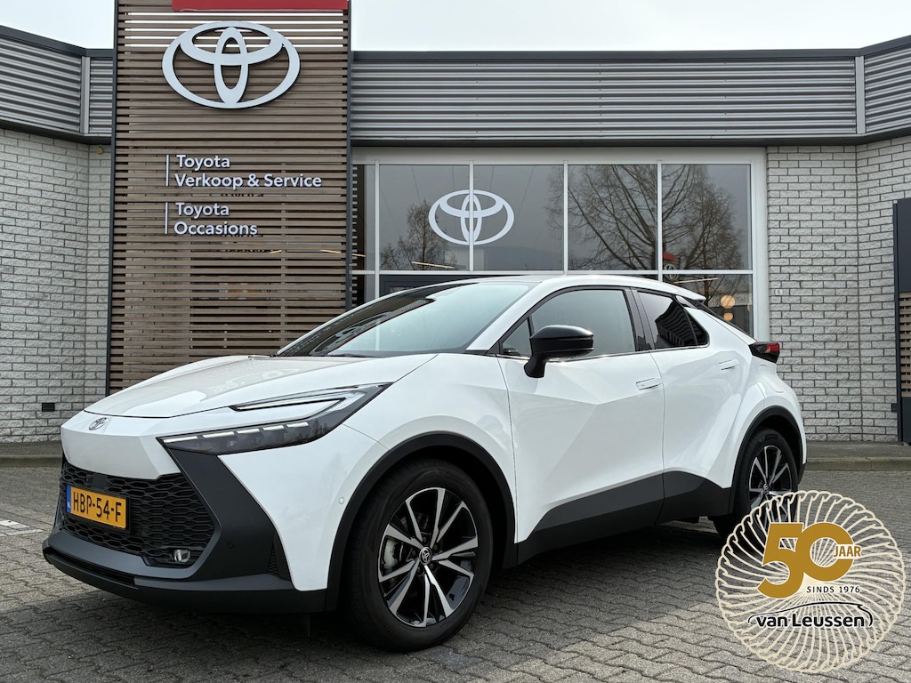 Toyota C-HR / C-HR+ 1.8 HYBRID 140 FIRST-EDITION 360° CAMERA BLIND-SPOT PARK-SENSOREN EL-ACHTERKLEP APPLE/ANDROID LED-PRISMA NL-AUTO
