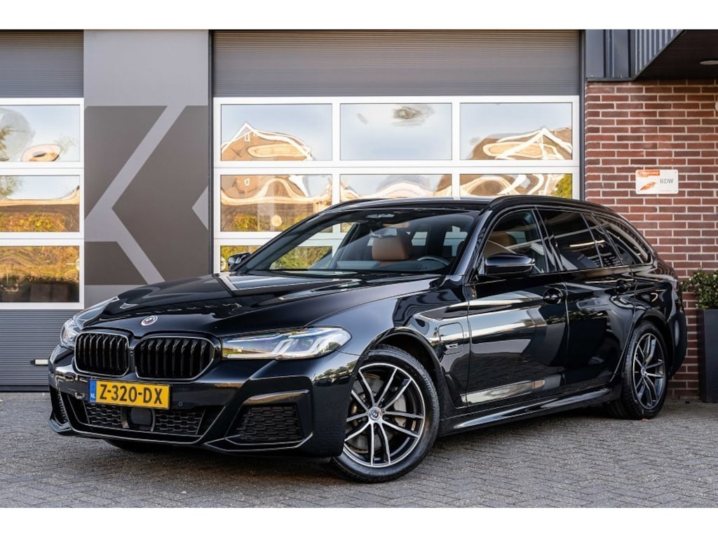 BMW 5-Serie 530 530e xDrive Touring M Sport | Comfort Seats | Head-Up | Driving Ass. Professional | Trekhaak | Laser | Memory |