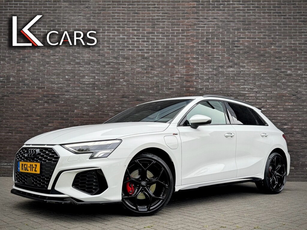 Audi A3 40 TFSIe S-LINE / S-TRONIC / AMBIANCE LIGHT / APPLE CARPLAY / CAMERA