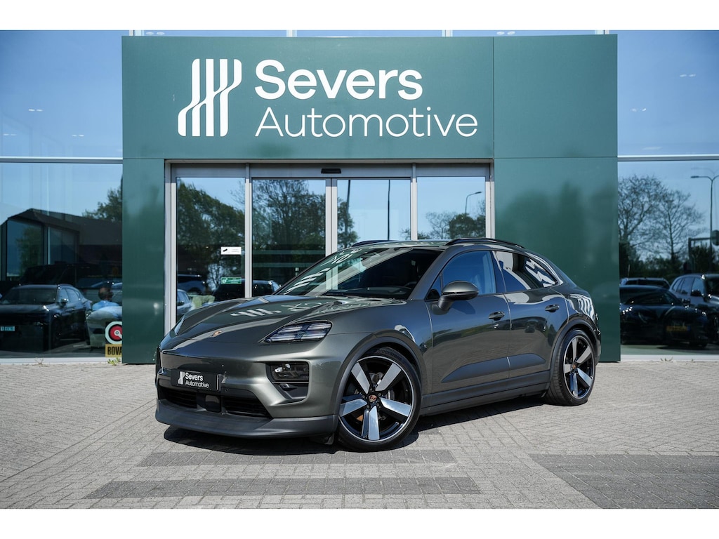 Porsche Macan 100 kWh | Aventuringroen | Luchtvering | Head-Up Display | Trekhaak | Panoramadak |