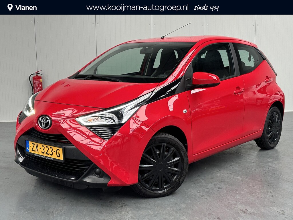 Toyota Aygo 1.0 VVT-i x-play limited Dealer onderhouden, Apple Carplay & Trekhaak!