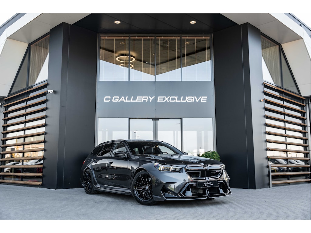 BMW M5 5-serie Touring - M Performance Pakket | Panorama | B&W | Carbon | Elek. Trekhaak | 360 Camera