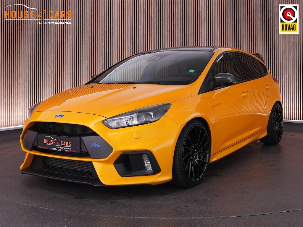Ford Focus ST-2 2.0 250pk |Bull-X|RS-bumper & spoiler|Eibach verlagingsveren|Sony|cruise control|bi-xenon|parkeercamera|parkeersensoren|winterpack|navigatie|bluetooth|19" lichtmetalen velgen|