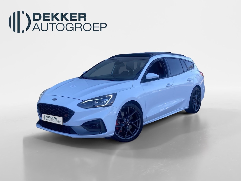 Ford Focus 2.3 EcoBoost ST-3 Performance 280 pk Performance Pack - Recaro Sportstoelen - Panoramadak - Adaptieve LED verlichting Trekhaak