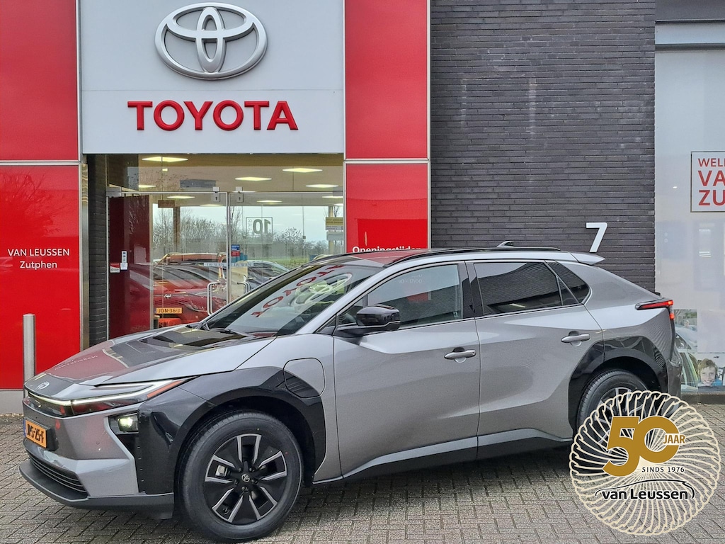 Toyota BZ4X EXECUTIVE 73KWH MODEL 2026! STOEL/STUURWIELVERWARMING 360 CAMERA GEHEUGEN ELEK. BEST. STOEL DRAADLOOS-LADEN APPLE/ANDROID