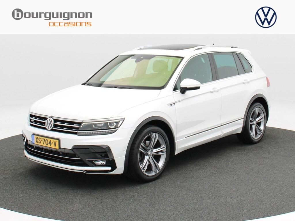 Volkswagen Tiguan 1.5 TSi 150 Pk Automaat Highline Business R | Trekhaak | Panoramadak | Stoelverwarming | Adaptive Cruise | Camera | CarPlay | Navigatie | 19 Inch