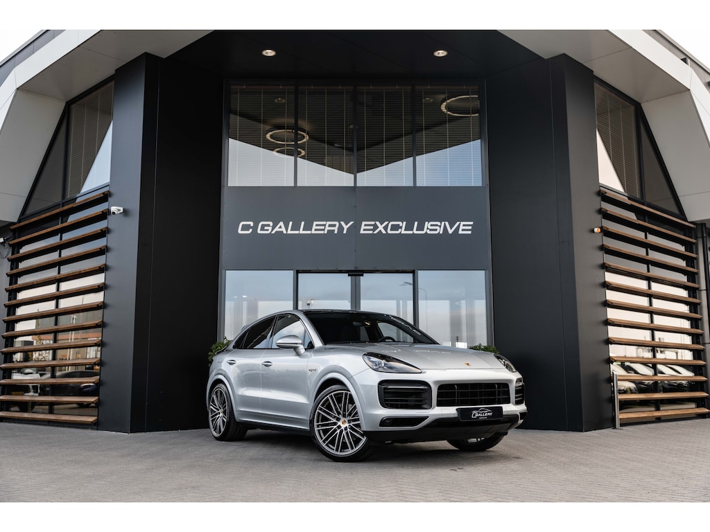 Porsche Cayenne Coupé 3.0 E-Hybrid - Origineel NL | Sport Chrono + | Panorama | Elek. Trekhaak | Bose