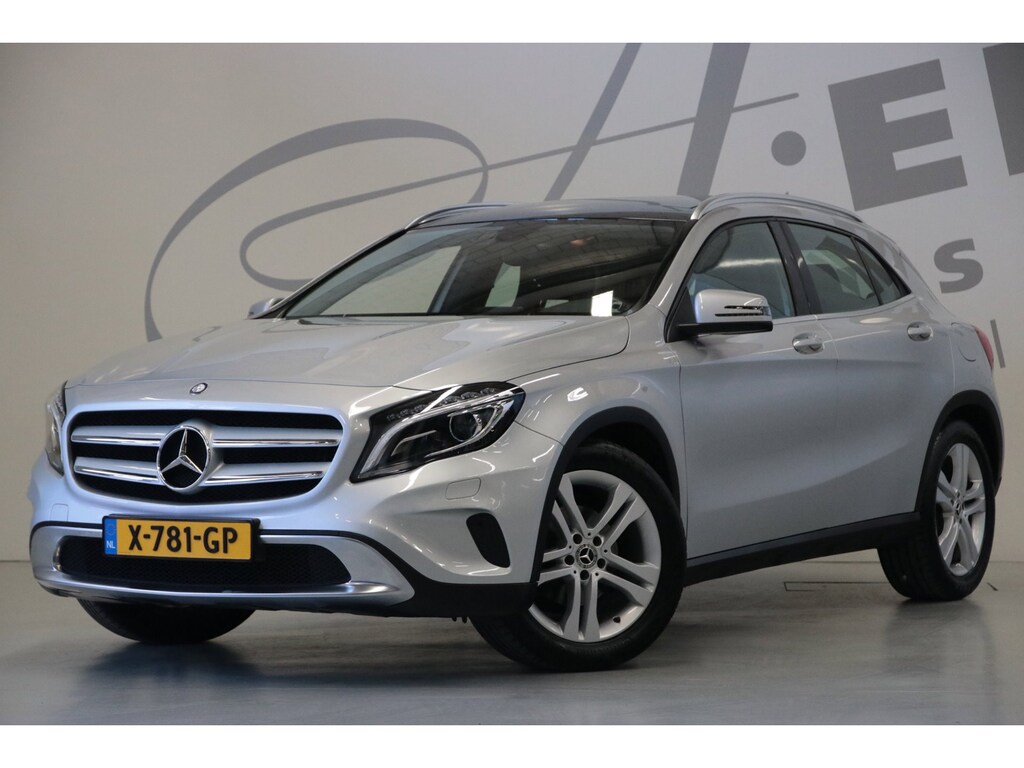 Mercedes-Benz GLA 200 Panoramadak/ Stoelverwarming