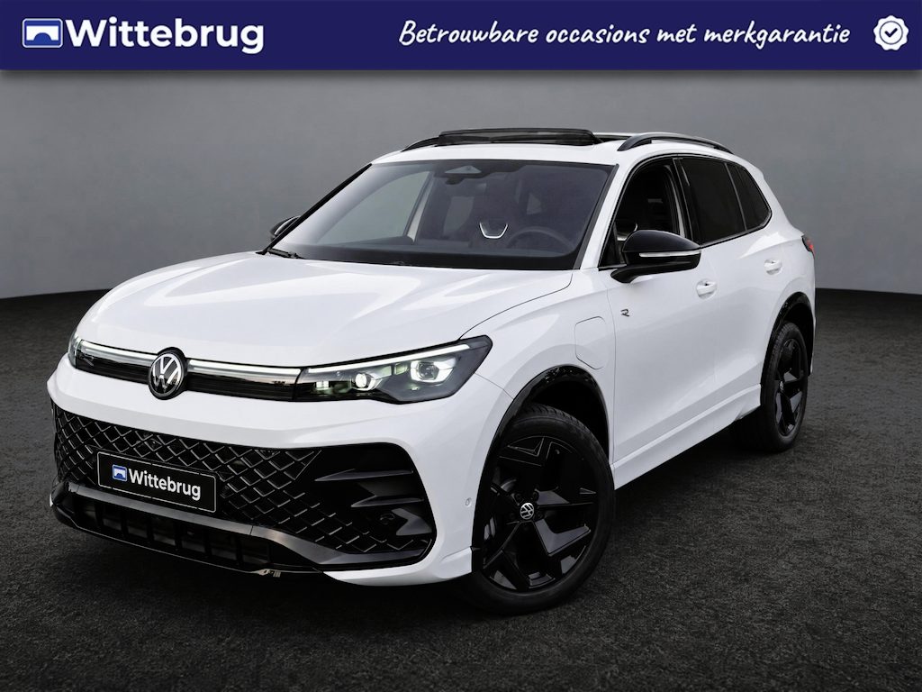 Volkswagen Tiguan 1.5 eHybrid 204pk R-Line DSG Automaat Black Style / Panorama schuifdak / LM 19 inch / IQ LED / 360 camera / Wegkl trekhaak