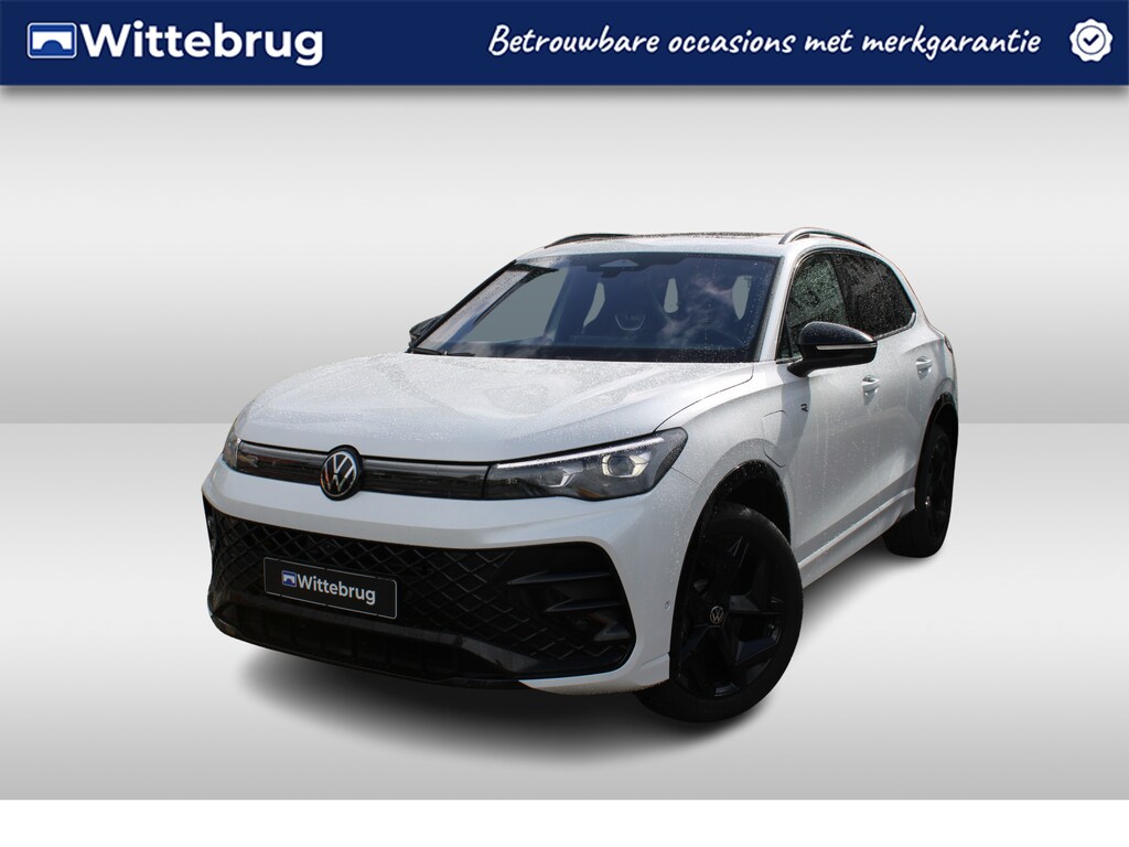 Volkswagen Tiguan 1.5 eHybrid 204pk R-Line DSG Automaat Black Style / Panorama schuifdak / LM 19 inch / IQ LED / 360 camera / Wegkl trekhaak
