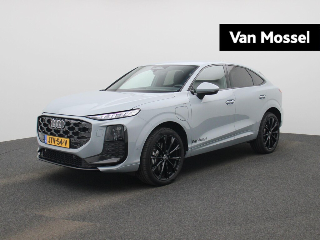Audi Q3 Sportback 1.5 e-hybrid S edition 272 PK l Demo l Adaptive cruise control l Camera l Stoelverwarming l Climate Control l Navigatie l Apple Carplay | Android Auto l LED-koplampen l Privacy glas l