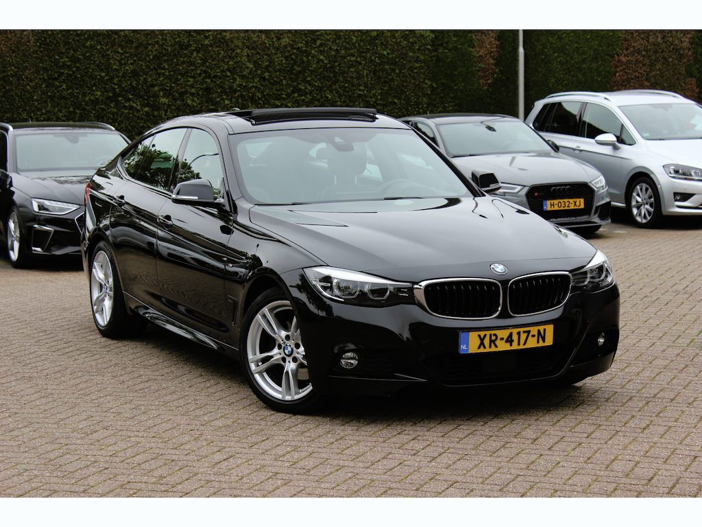 BMW 3-Serie Gran Turismo 330i High Executive Ed. M Sport / Panoramadak / Head-up / 360Camera / Harman Kardon / Leder / 18'' / Keyless / Navigatie / DAB / Stoelverwarming / Cruise Control