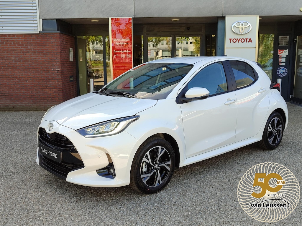 Toyota Yaris 1.5 Hybrid 115 DYNAMIC VOORRAAD VOORDEEL! NU €29.900 VAN €32.885! NIEUW! STOEL/STUURVERW PARK-SENSOREN BLIND SPOT NAVI KEYLESS LM-VELGEN CAMERA APPLE/ANDROID